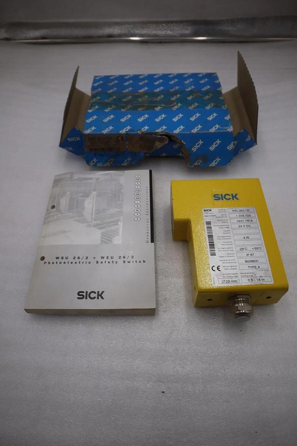 Used SICK WSU 26/2-130 Photoelectric Sensor 1 015 725 24VDC 6W NEW IN BOX #GF141A