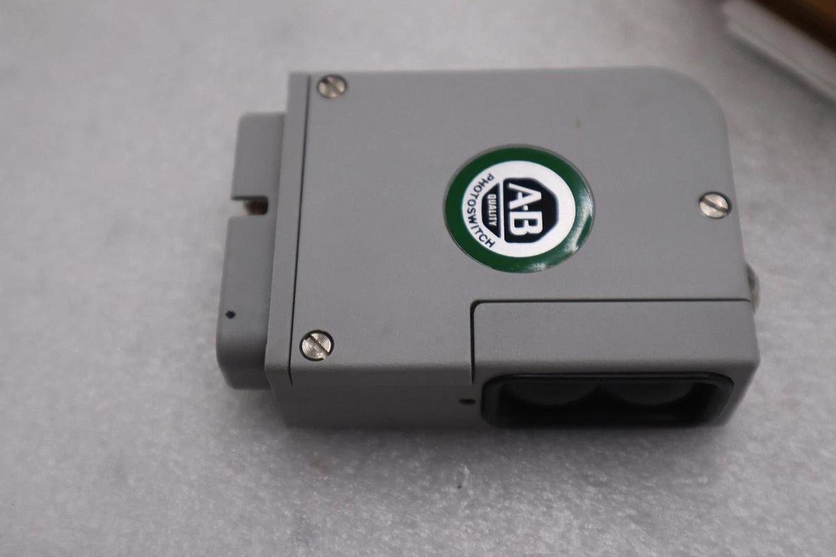 NEW OPEN BOX AB Allen Bradley 42MRU-5200 /C Photoelectric Sensor STOCK GF697A