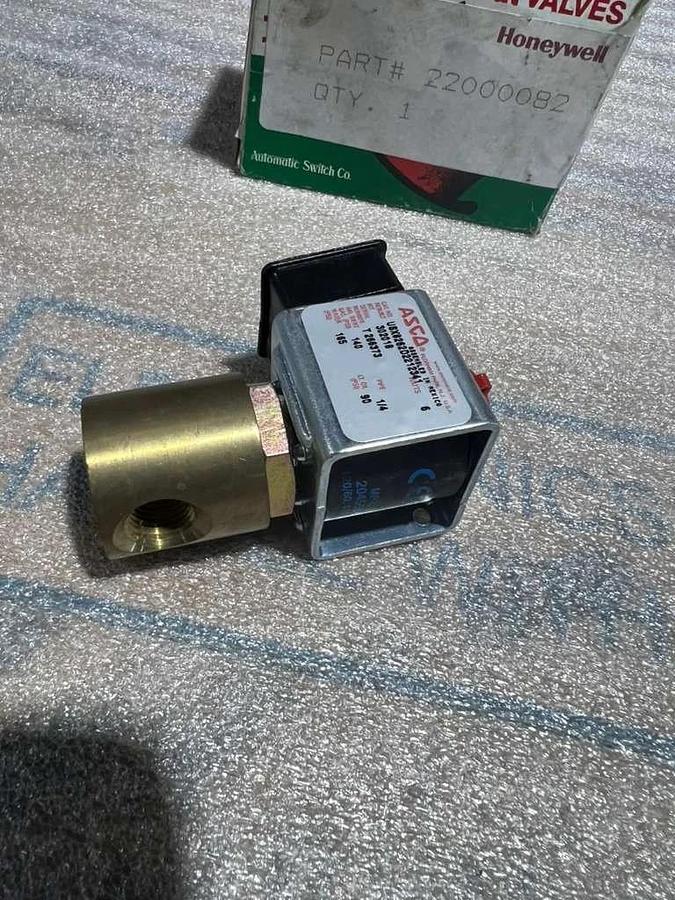 NEW OPEN BOX ASCO SOLENOID VALVE 1/4" PIPE USX8262D2212341 STK K739CC