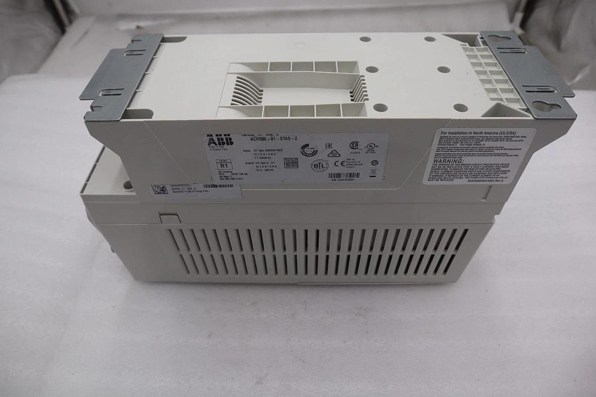 ABB ACH580-01-07A5-2 Drive INPUT 3PH 400/480VAC 50/60HZ 7.5AMP 2HP STOCK 2061-A