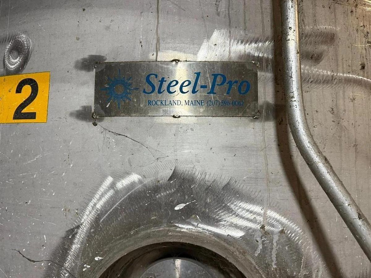 Used 2,500 GALLON 7' DIAMETER X 9' TALL STEEL PRO JACKETED STAINLESS TANK W/ AGITATOR