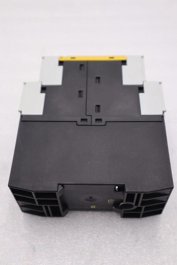 SIEMENS 3TK28261BB41 SIRIUS SAFETY RELAY WITH RELAY ENABLING CIRCUITS STK B-1698