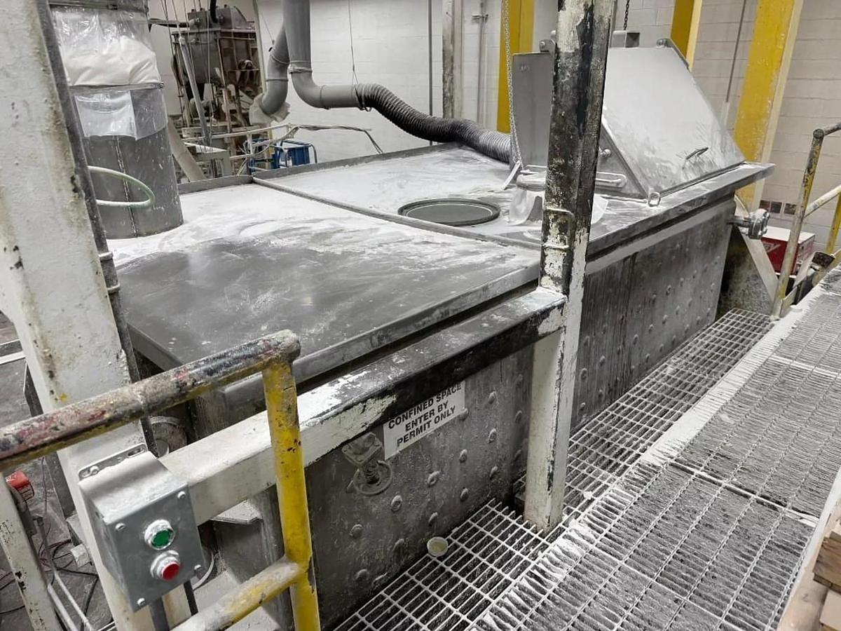 Used STAINLESS STEEL DOUBLE SPIRAL RIBBON BLENDER APROXIMATELY 222 CUBIC FEET