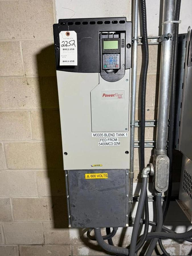 Used 40 HP ALLEN BRADLEY POWERFLEX 755 DRIVE CAT. 20G1ANE042JA0NNNNN 600V