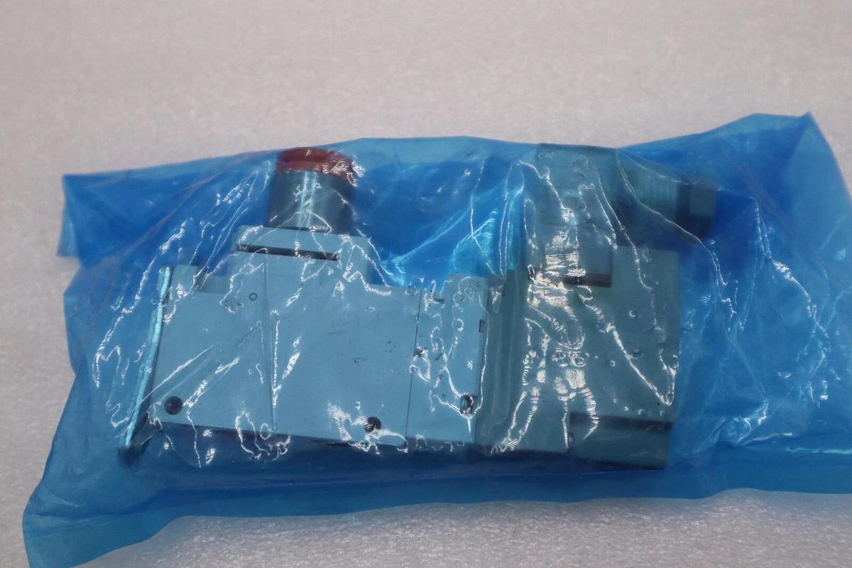 Used NEW SMC 24V 3-PORT SOLENOID VALVE VQZ332-5YZ1-N11T-F STOCK L-69-C