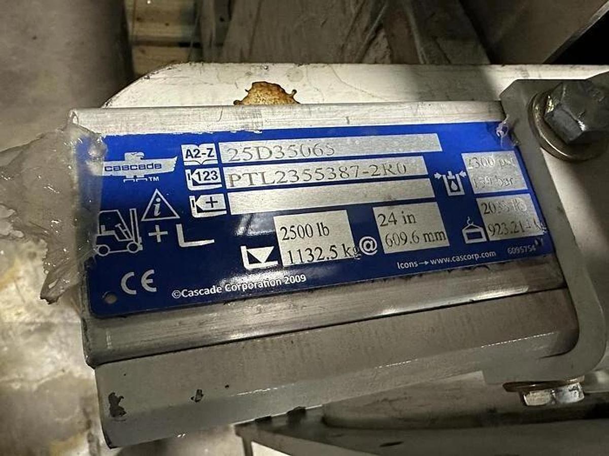 Used CASCADE 25D35065 CARTON CLAMP FORKLIFT ATTACHMENT