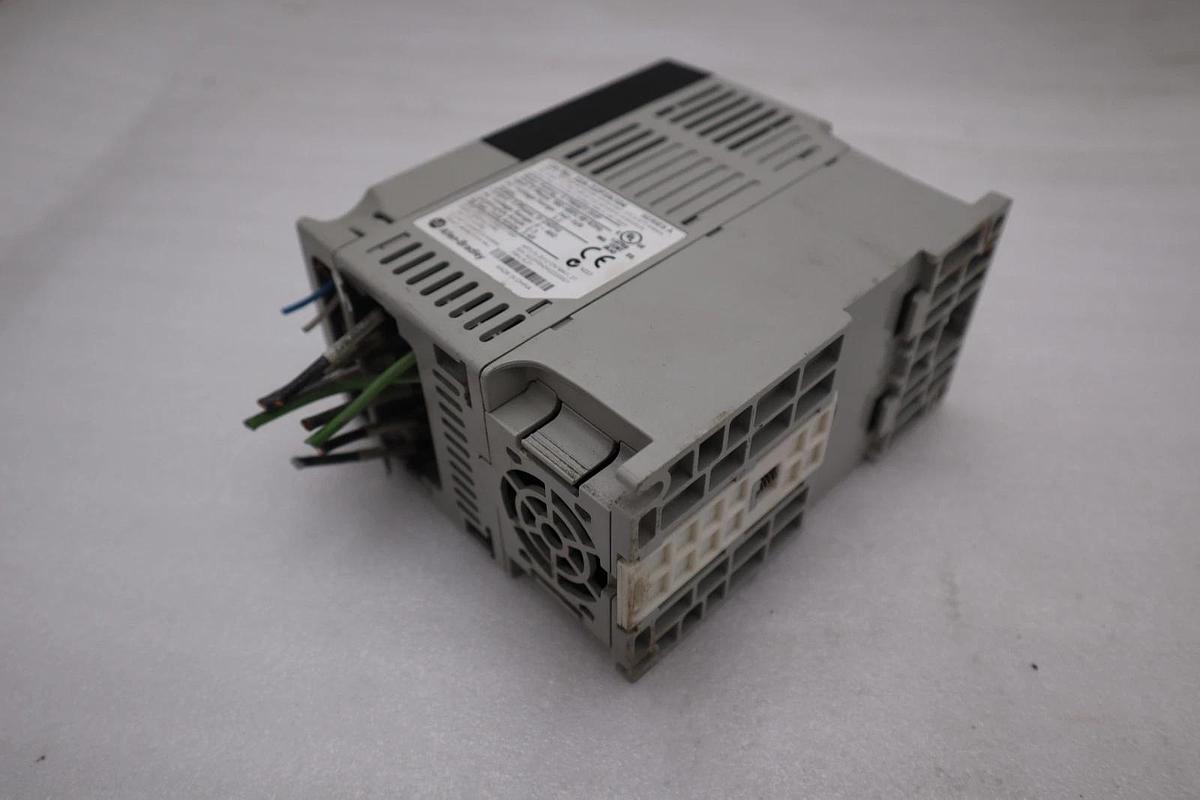 Used Allen Bradley AB 22A-D2P3N104 /A PowerFlex 4 AC Drive 1HP 3Ph 480V STOCK H1405