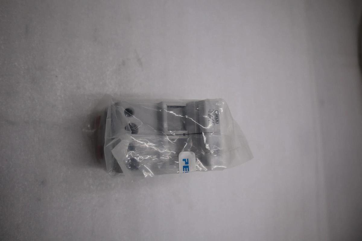 LOT OF 2 NEW OPEN BOX 51 058 04.2 SIBA FUSE HOLDER 40 AMPS 600 VOLTS STK G632A