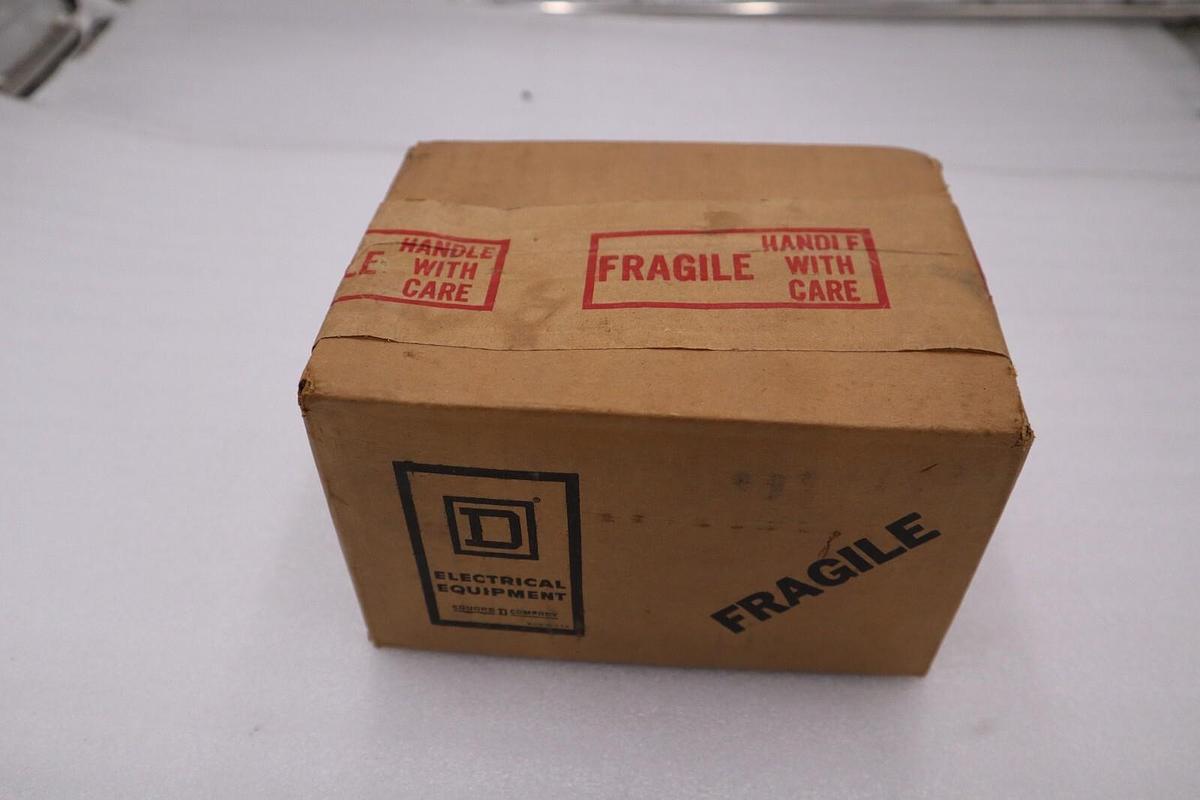 NEW SEALED Square D FAL36100 CIRCUIT BREAKER AND LOAD LUGS STOCK 1823B