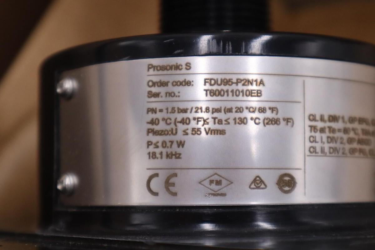 NEW ENDRESS HAUSER PROSONIC S ULTRASONIC LEVEL SENSOR FDU95-P2N1A STOCK G354