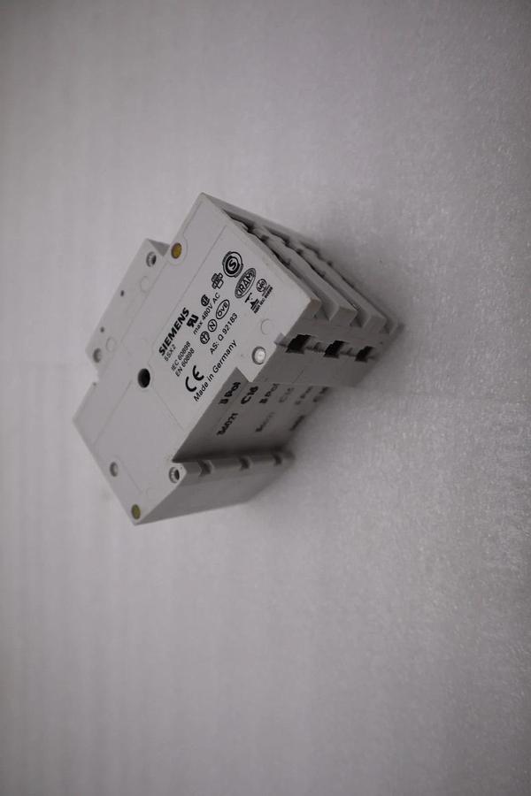 SIEMENS 5SX23 C32 CIRCUIT BREAKER 3POLE 400V 5SX2 480VAC STK H1390A