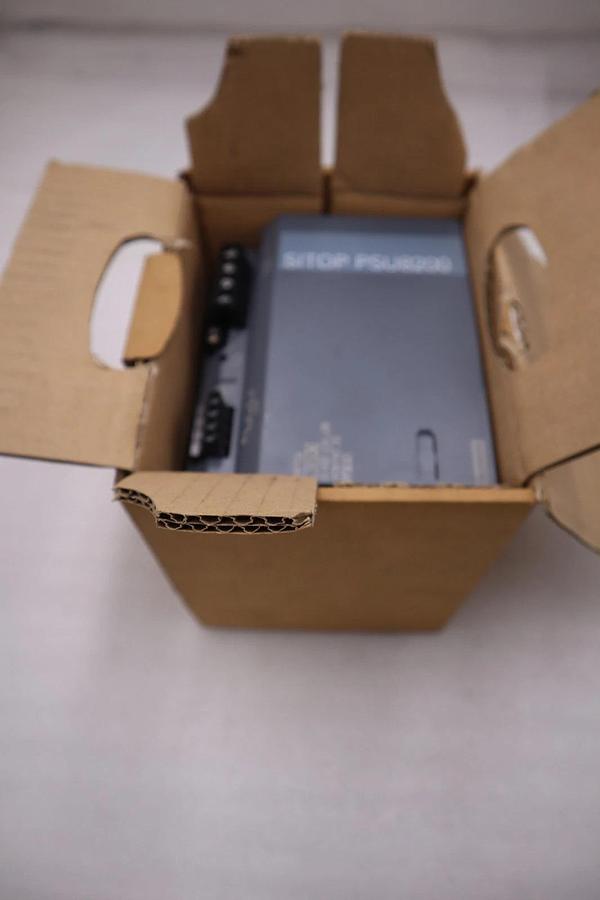 Used NEW IN BOX SIEMENS SITOP PSU8200 POWER SUPPLY 6EP1437-3BA10 STOCK H271