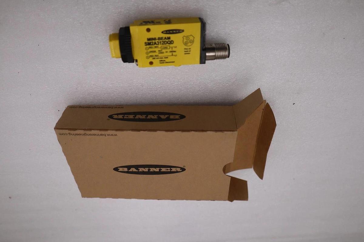 NEW OPEN BOX Banner Engineering SM2A312DQD Mini Beam Photoelectric Sensor G730A
