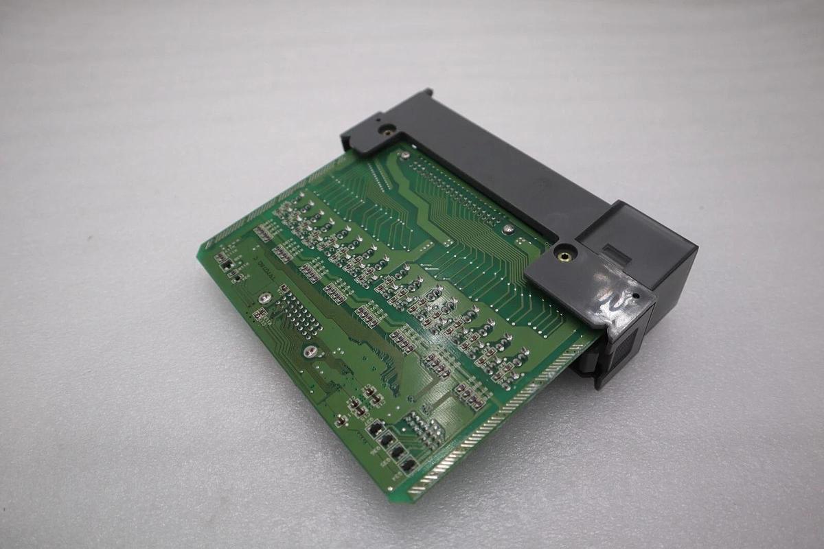 Used ALLEN BRADLEY 1746-OB32 SER D SLC500 OUTPUT MODULE STOCK L-685C