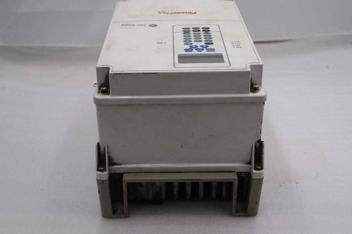 Used Allen Bradley 20AD011C3AYNAEG0 Powerflex 70 Drive VFD MFG. 2015 FRN: 5.001 1726