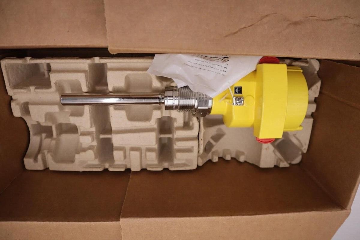 Vega VB61.UDAGRCANX VEGAVIB 61 NEW IN BOX VIBRATING LEVEL SWITCH STOCK G142