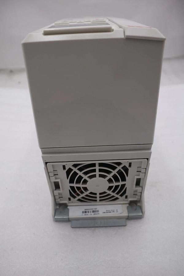ABB ACH580-01-07A5-2 Drive INPUT 3PH 400/480VAC 50/60HZ 7.5AMP 2HP STOCK 2060-A