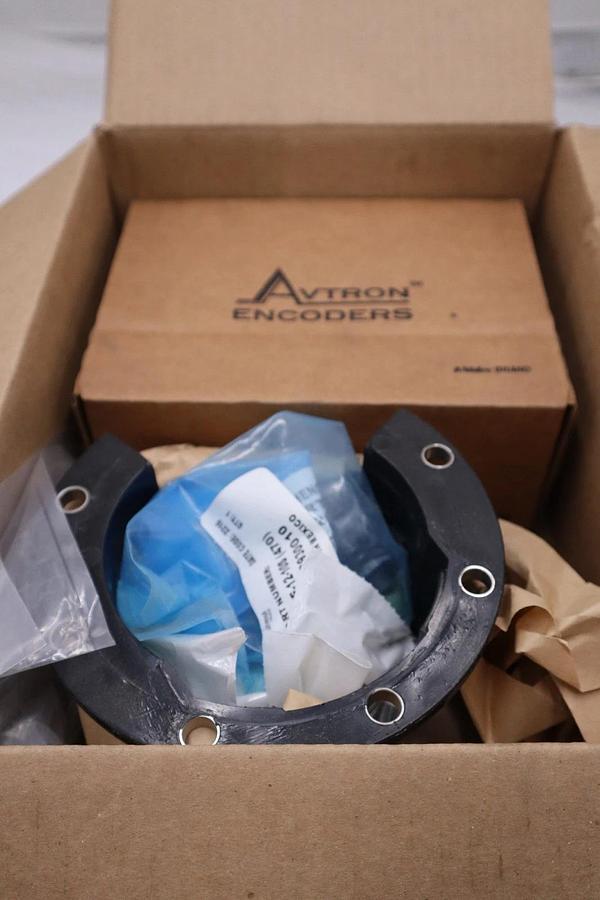 Used NEW AVTRON HS35MYX6CRU1UA00/ HS35M YX6CRU1UA00 ENCODER - STOCK 3146CC