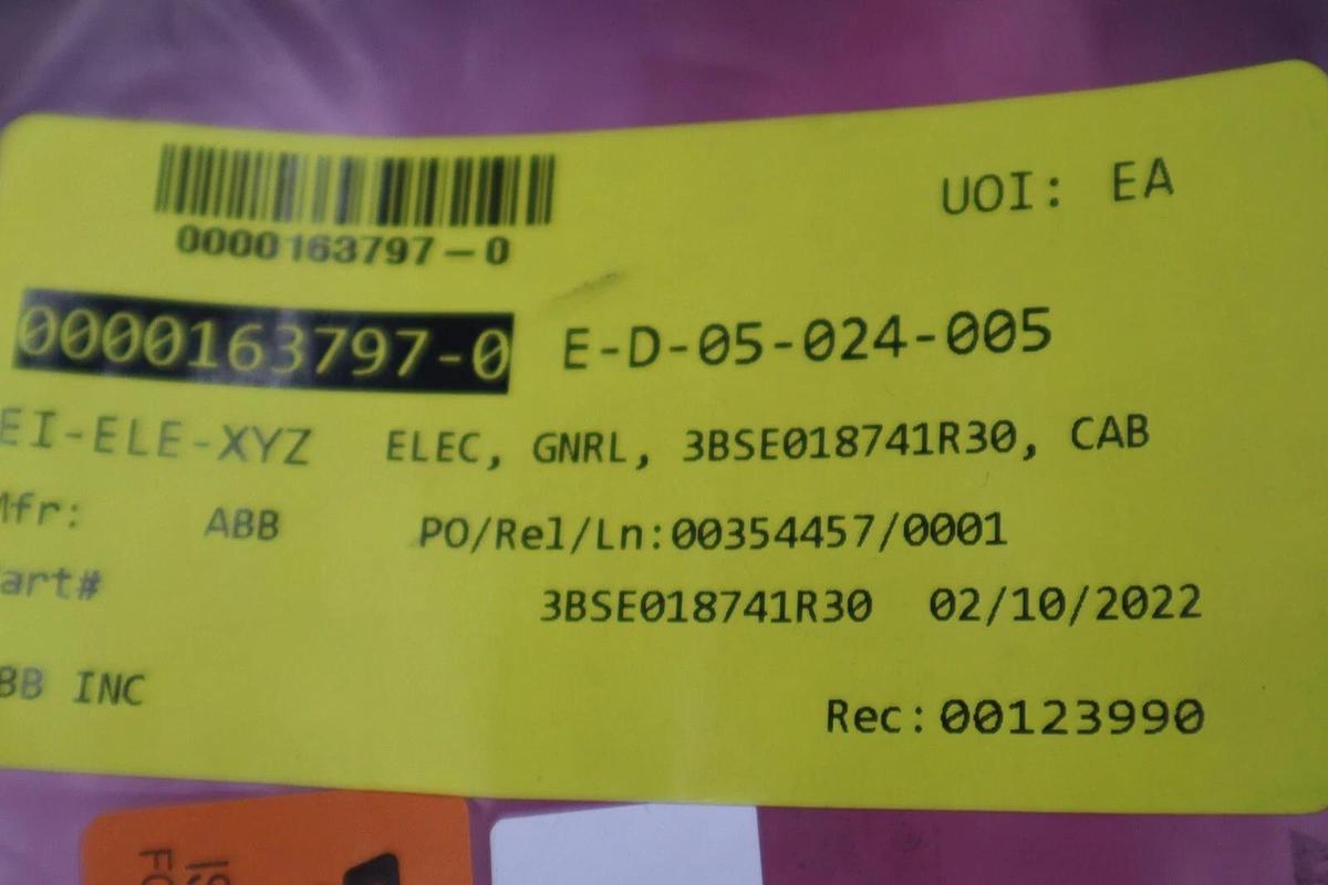 Used ABB 3BSE018741R30 CABLE WITH MALE PLUG CONNECTOR NEW STOCK G503A