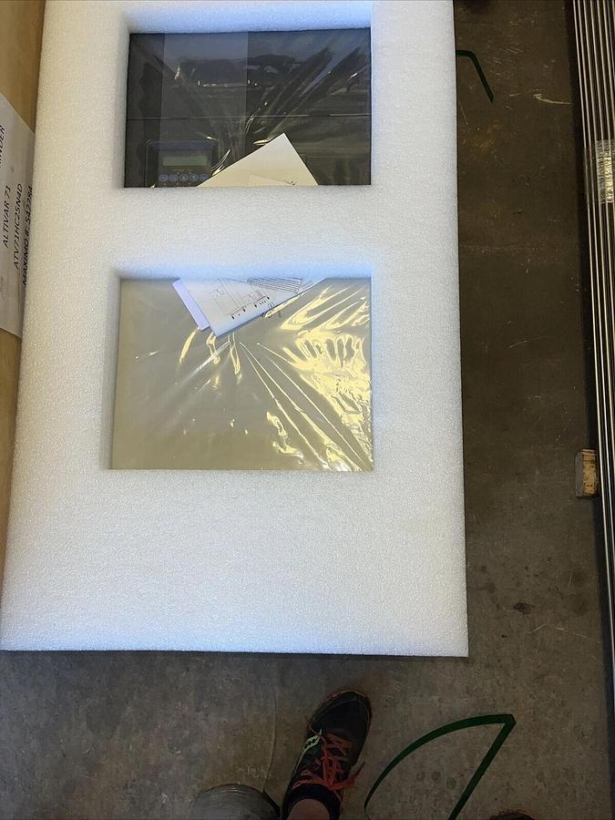 Used NEW ALLEN BRADLEY POWERFLEX 400 DRIVE 200 HP DRIVE 22C-D260A103 STOCK S-230