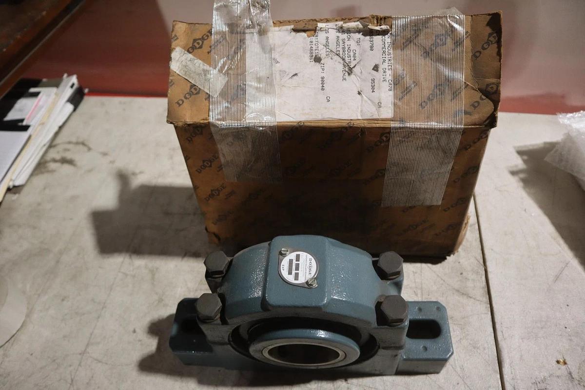 Dodge 023392 P2B-DI-215RE 2-15/16" Pillow Block Roller Bearing NEW STOCK CC35