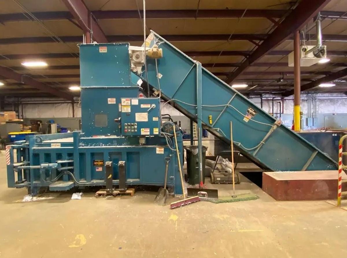 Used NEXGEN GEMINI-XTREME CLOSED DOOR HORIZONTAL BALER W/ CONVEYOR MANUFACTURED 2012