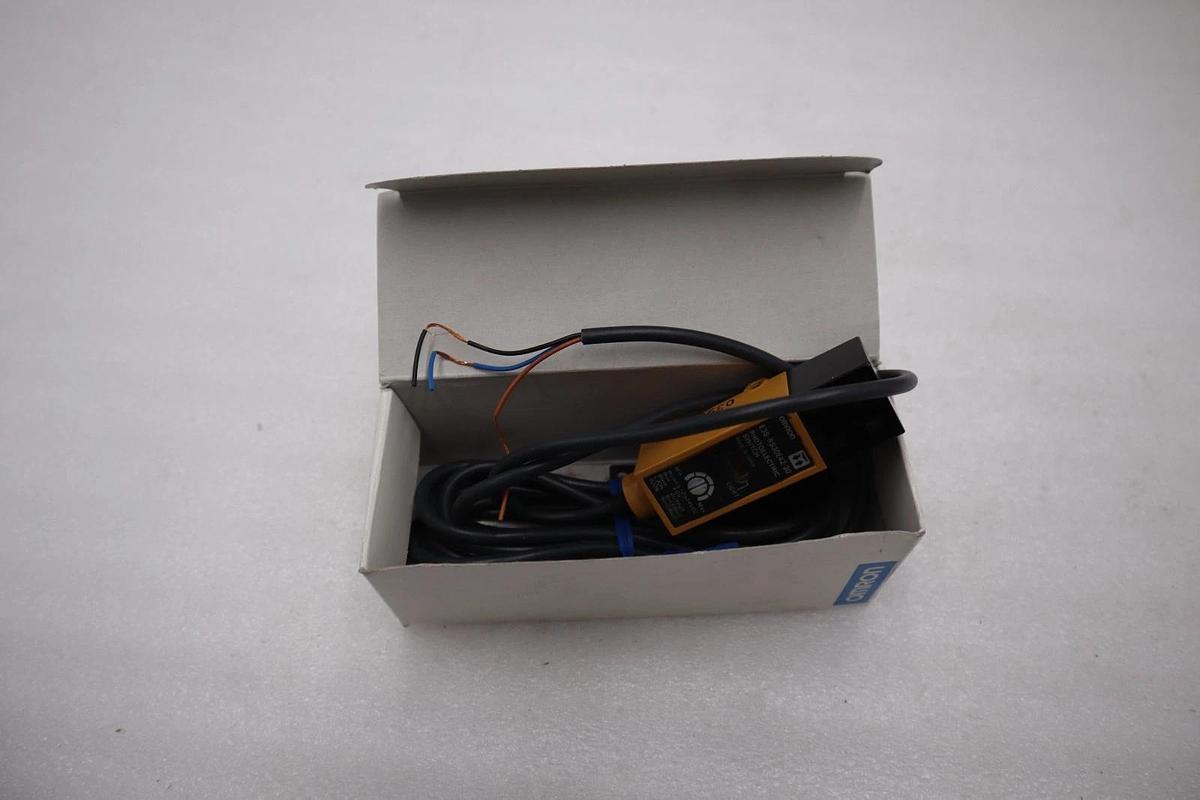 Used NEW Omron E3S-RS30E42-30 Photoelectric Switch 12-24v-dc STOCK H556A