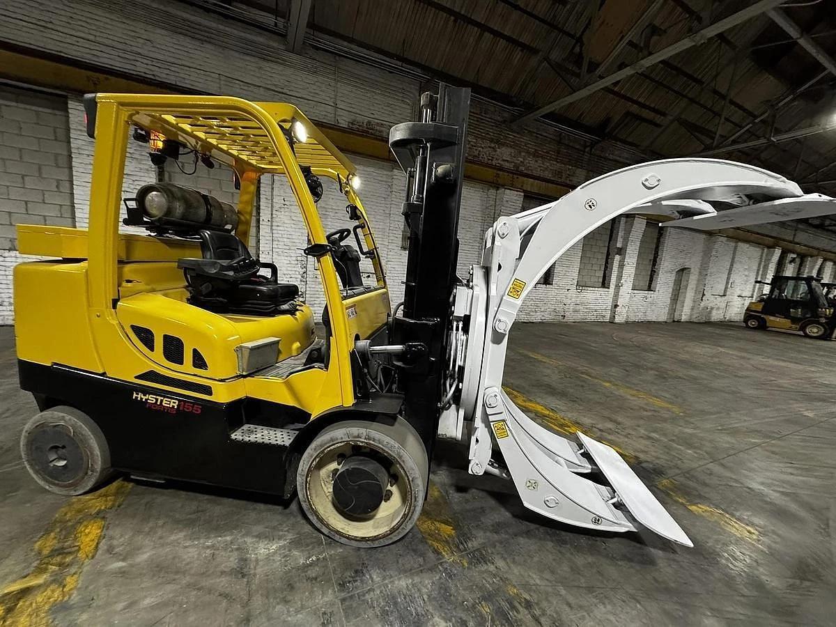 Used 15,500LB. HYSTER MDL S155FT WITH 84" CASCADE EXTRA HEAVY CASCADE PAPER CLAMP