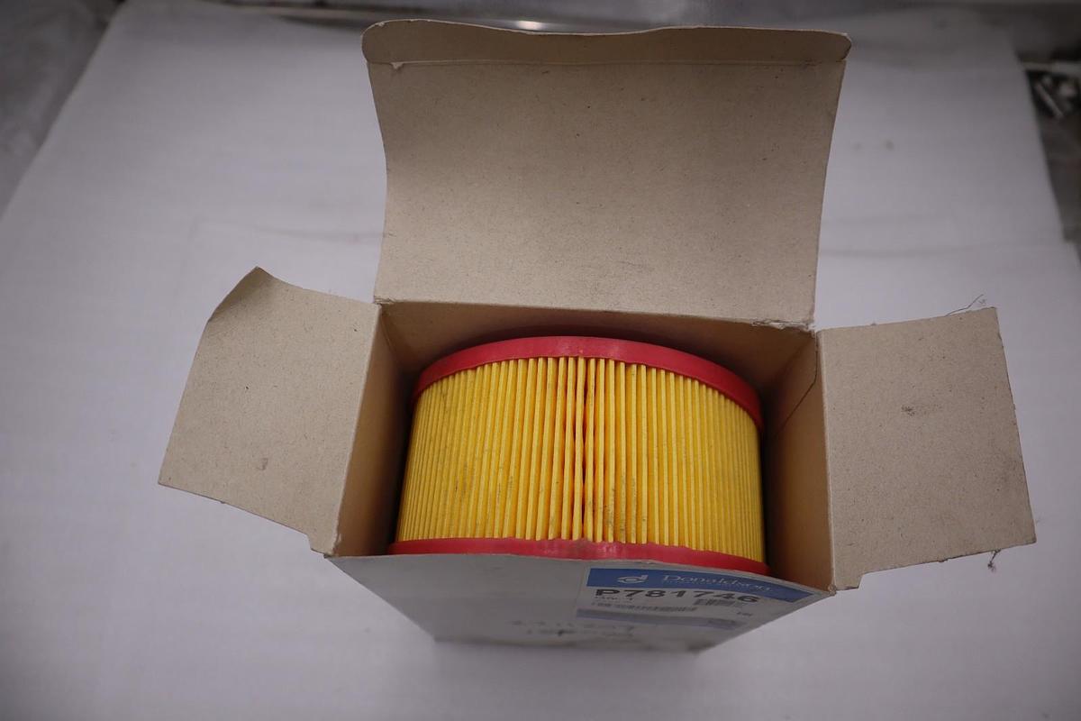 Used NEW OPEN BOX DONALDSON P781746 AIR FILTER STK H335