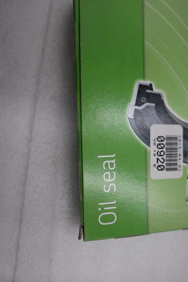 Used NEW IN BOX CR (SKF) Radial Shaft Seal 39921 STOCK 5666A