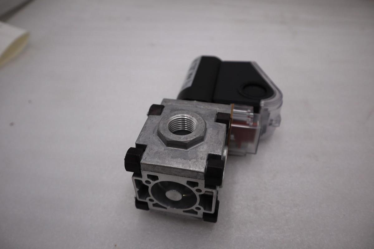 Used Kromschroder VAS115R/NQSR  GAS SOLENOID VALVE 88000100 STOCK H1499