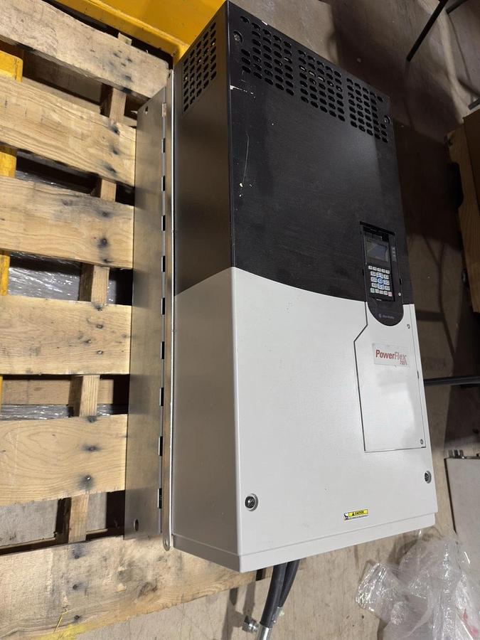 Used ALLEN BRADLEY 20GWANC415AN6VNHN8-RW AC DRIVE LIQUID COOLED 3 PHASE OUTPUT #S683