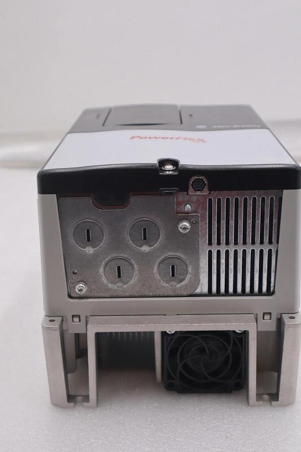 NEW Allen-Bradley PowerFlex 70 20AD011A0AYNANC0 No HIM AC Drive STOCK 2497