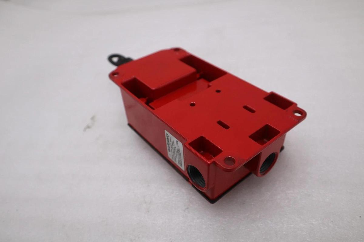 NEW OPEN BOX HONEYWELL MICRO SWITCH 1CPS CABLE PULL SWITCH STK CC164