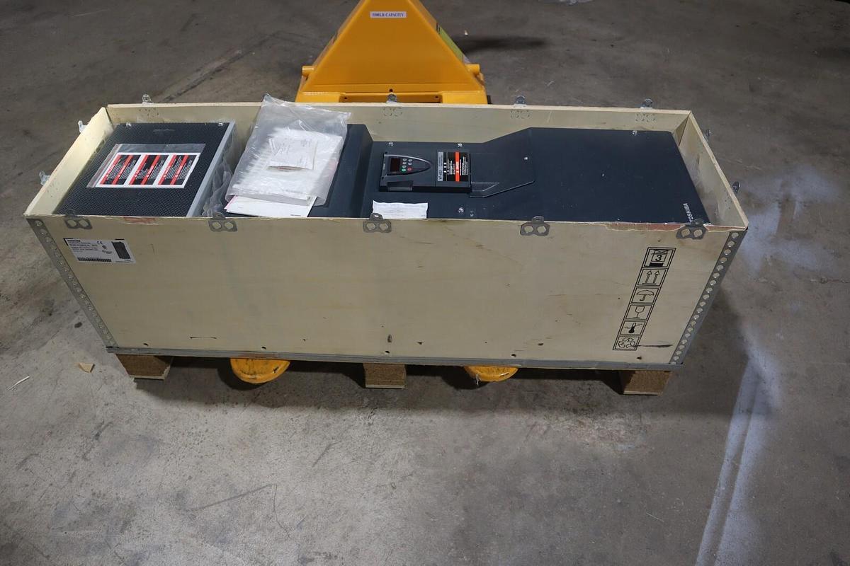 NEW TOSHIBA VFAS1-6132KPC-H1 (R11) ADJUSTABLE SPEED DRIVE 150HP STOCK S-268-A