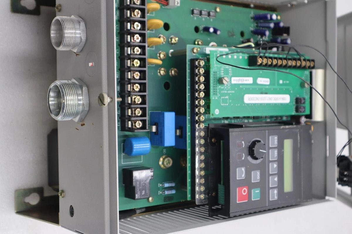 Used ALLEN BRADLEY 1336F-BRF200-AA-EN-HAS1 / 1336F-BRF200-AA-EN-HAS1-LA2 STOCK 2401