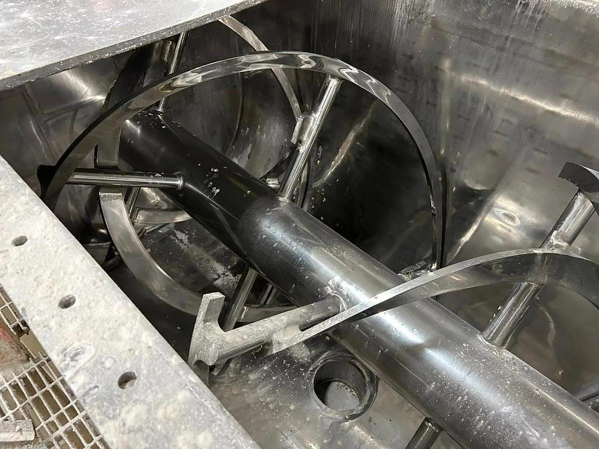 Used STAINLESS STEEL DOUBLE SPIRAL RIBBON BLENDER APROXIMATELY 222 CUBIC FEET
