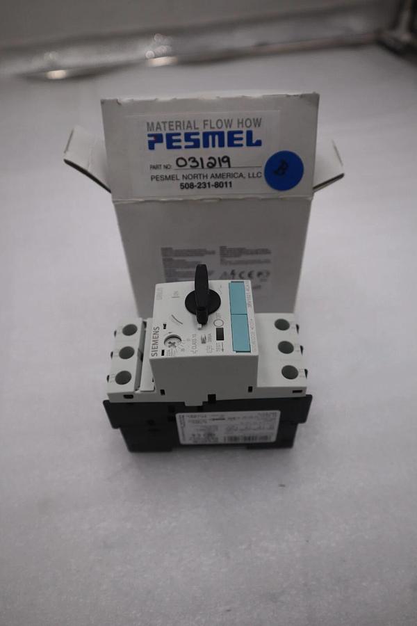 NEW OPEN BOX 3RV1021-4CA10 SIEMENS Circuit Breaker STOCK G533A