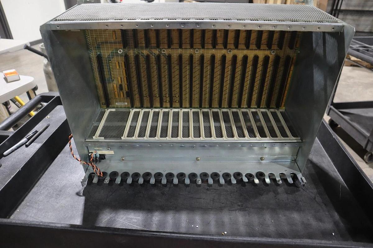 Used Reliance Electric 57C331 16-Slot PLC Rack Automax D-2710 803456-1R STOCK G1