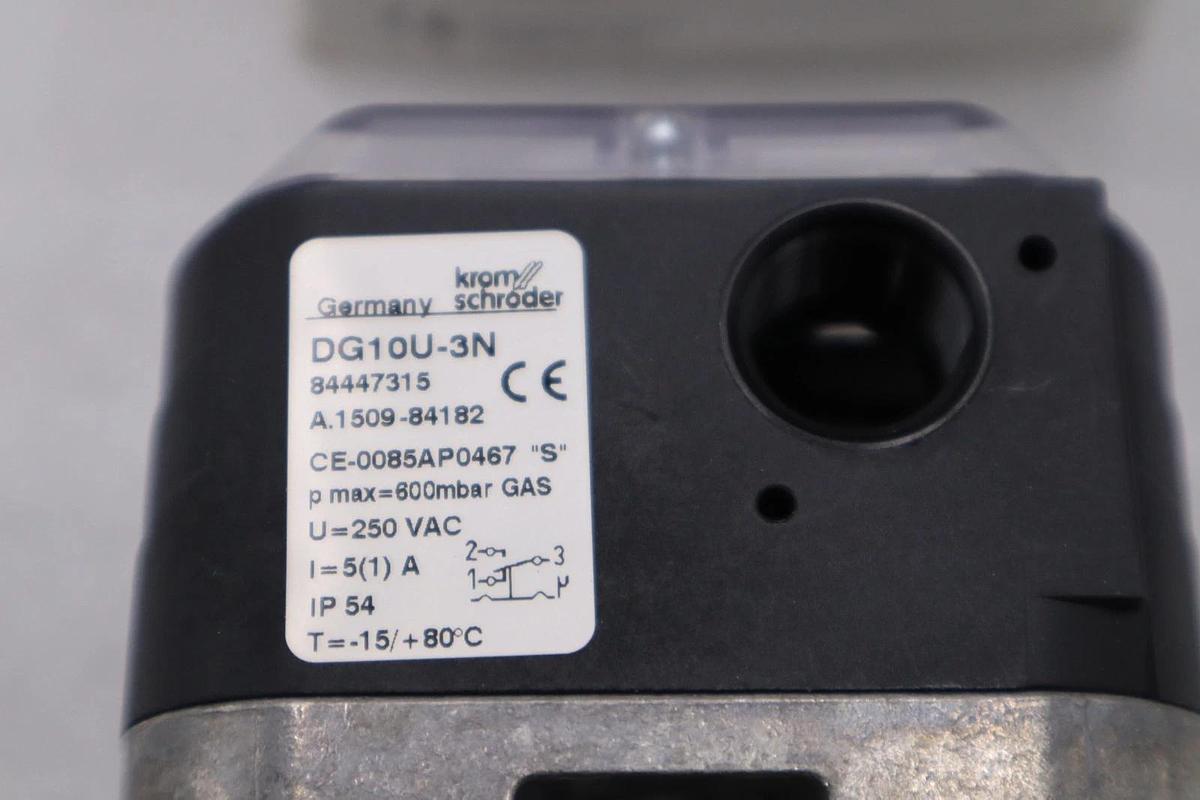 Used NEW KROM SCHRODER DG10U-3N 84447315 GAS PRESSURE SWITCH STOCK H641A