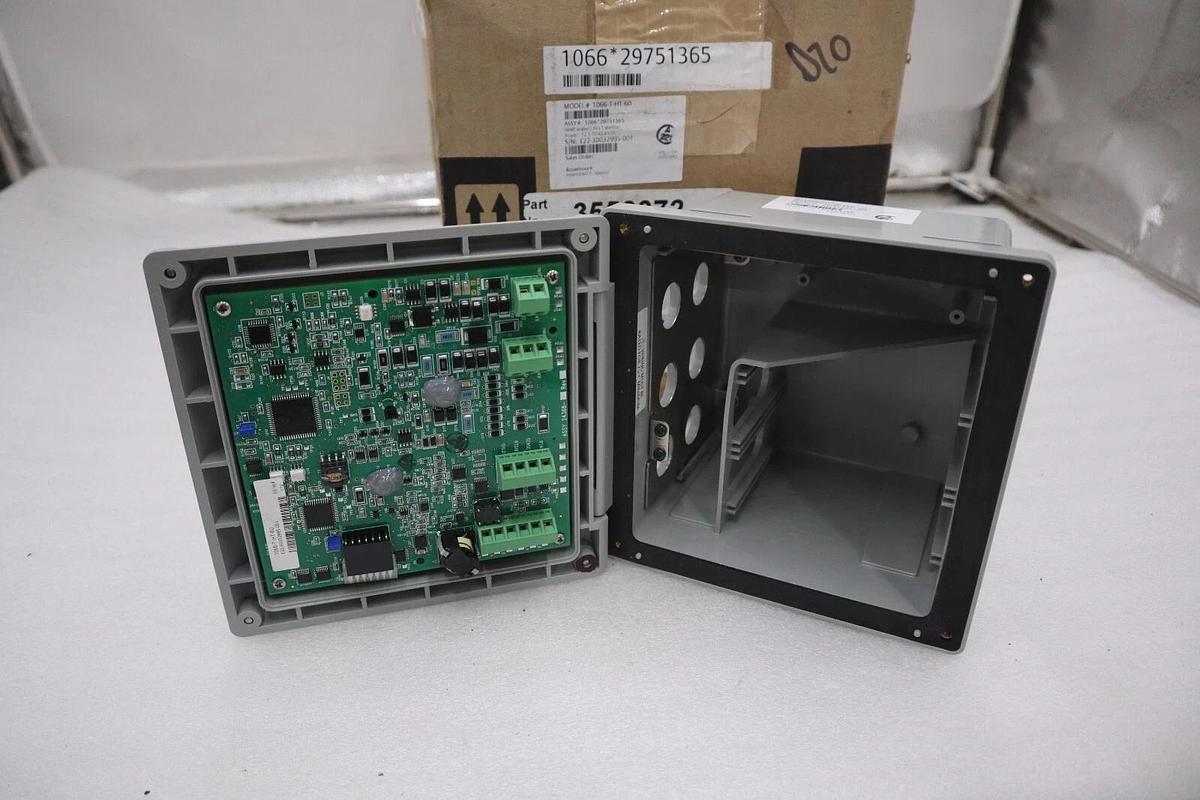 Rosemount 1066-T-HT-60 Liquid Analytical Transmitter, New WITH BOX STOCK 5587A