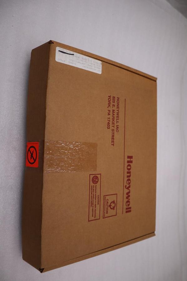 NEW Honeywell 4DP7APXIA-322 / 51302951 Analog Input Module STOCK G53