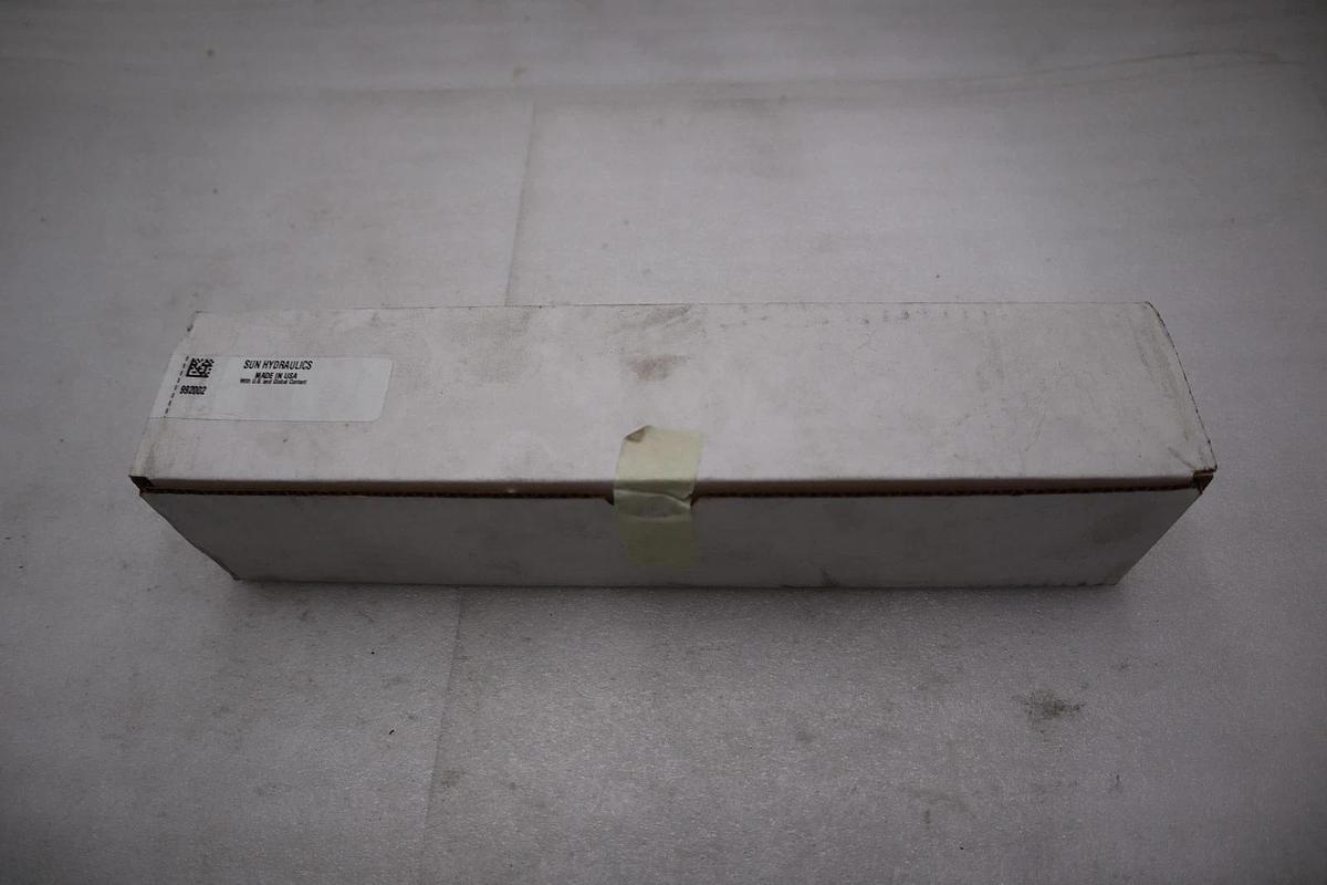 Used Sun Hydraulics 992002 STUD KIT - NEW IN BOX - STOCK GF220A
