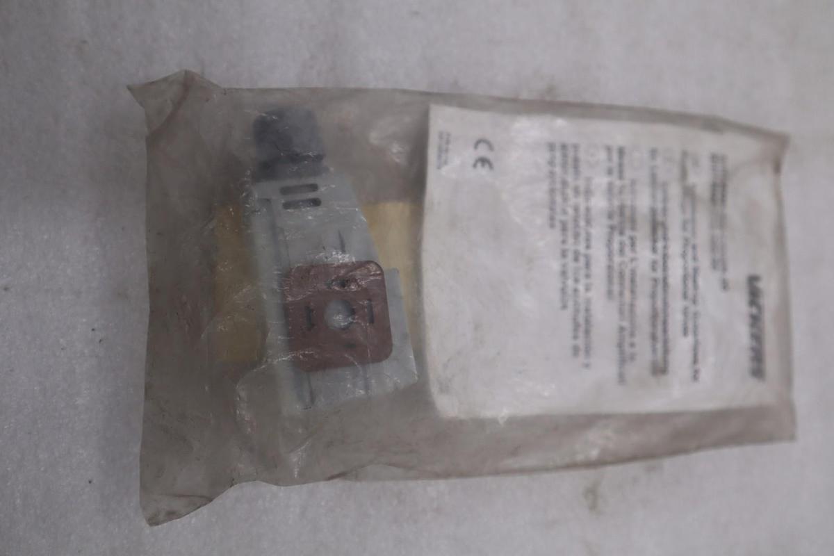 VICKERS EHH AMP 702 D 20 PLUG STOCK #B-3066