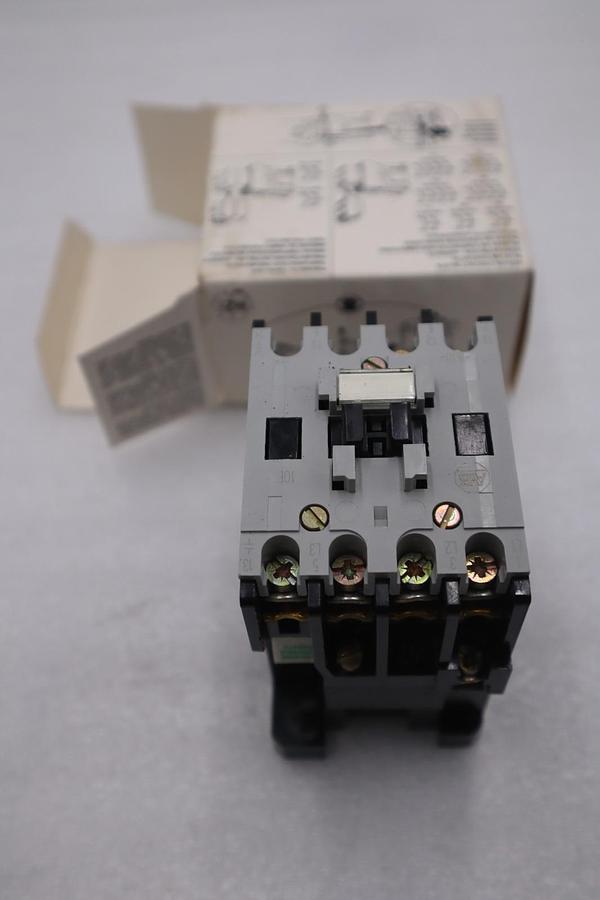Used NEW ALLEN BRADLEY 100-A18NA3 SERIES C CONTACTOR STOCK G736A