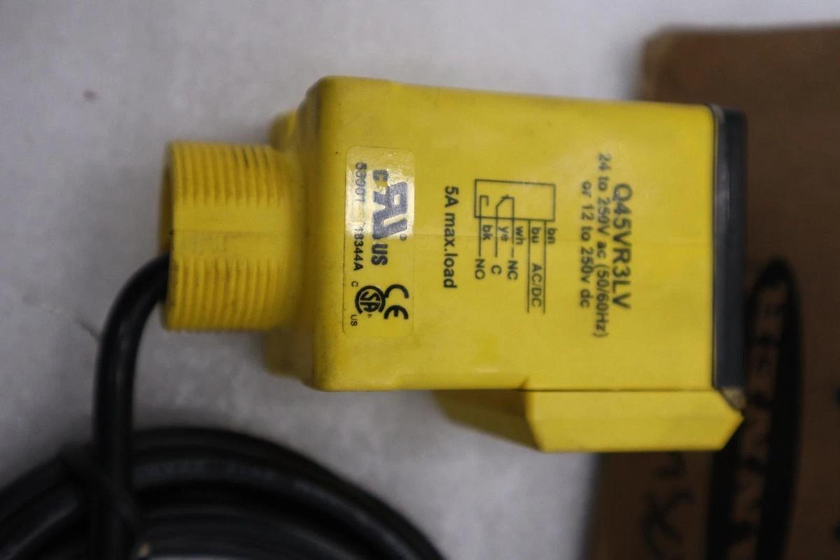 NEW OPEN BOX Banner Engineering Q45VR3LV Photoelectric Sensor STK K2081CC
