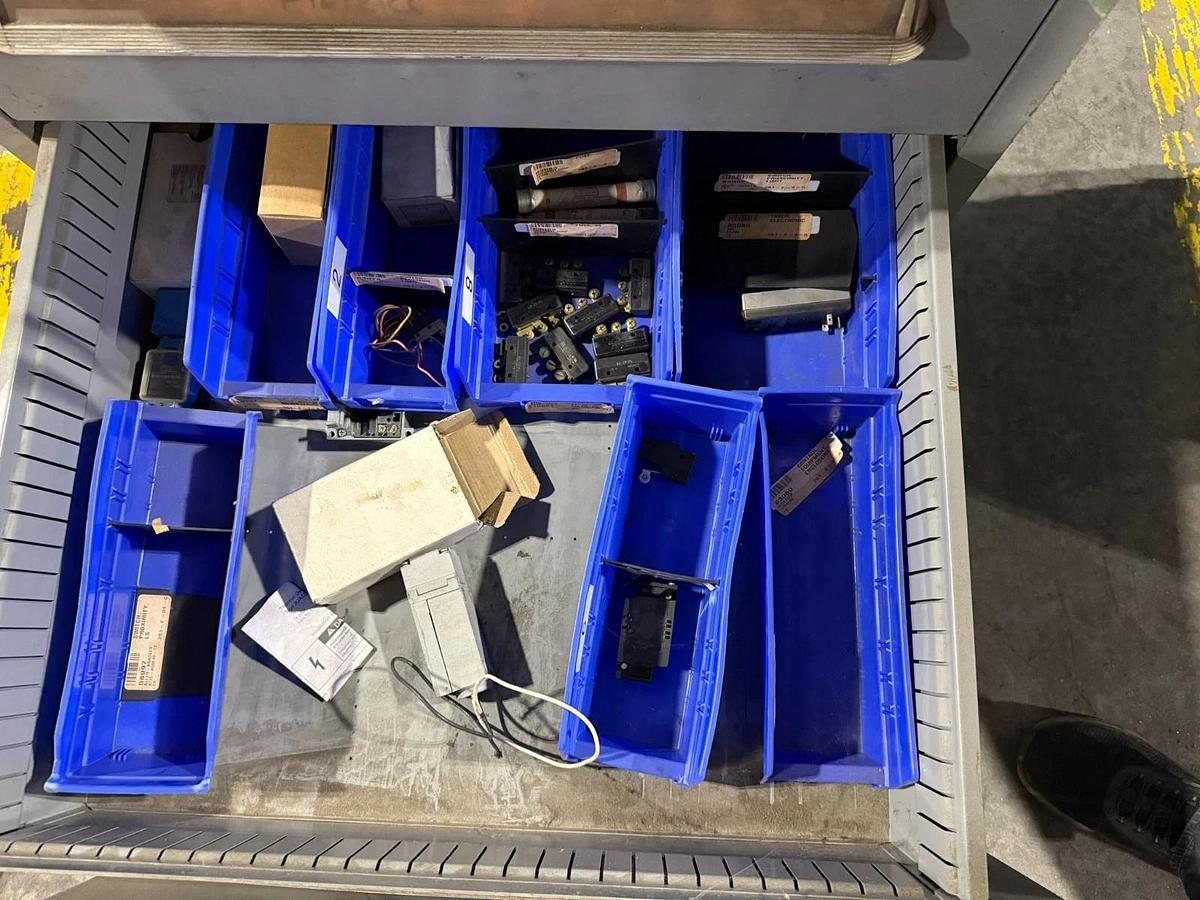 Used LYON 7 DRAWER CABINET 30"X28"X60" (NO CONTENTS)