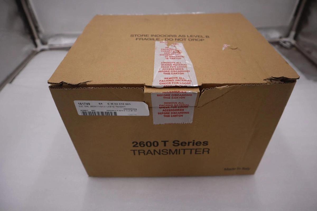 NEW IN BOX ABB 2600T 226GSH.V.K.B.N.A.1.L5.B7.N2 TRANSMITTER STOCK G688