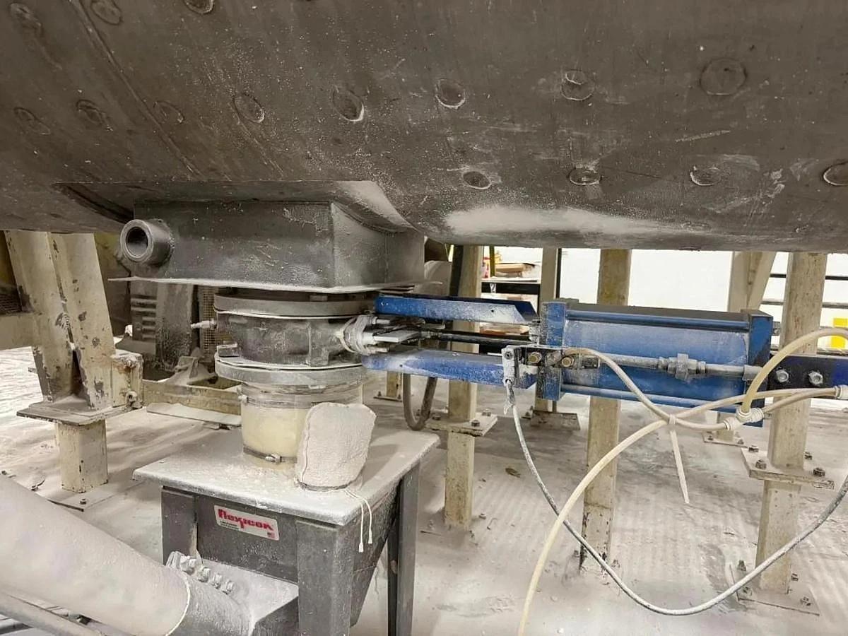 Used STAINLESS STEEL DOUBLE SPIRAL RIBBON BLENDER APROXIMATELY 222 CUBIC FEET