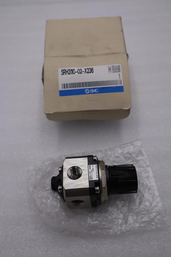 NEW OPEN BOX SMC SRH3110-02-X238/ SRH311002X238 Regulator STOCK H1183A